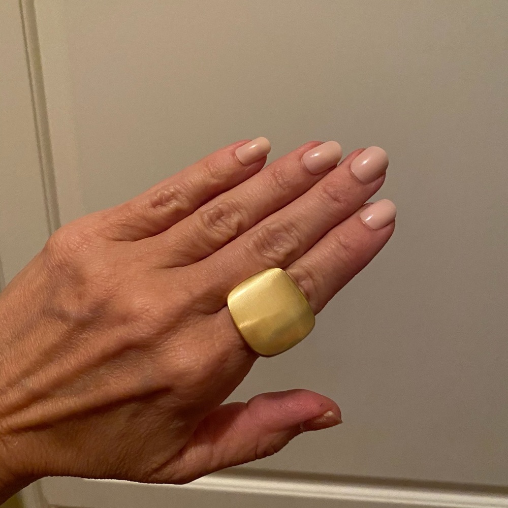 Gold tone heavy weight ring